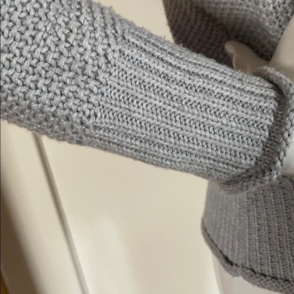 Beautiful sweater - Picture 3 of 4